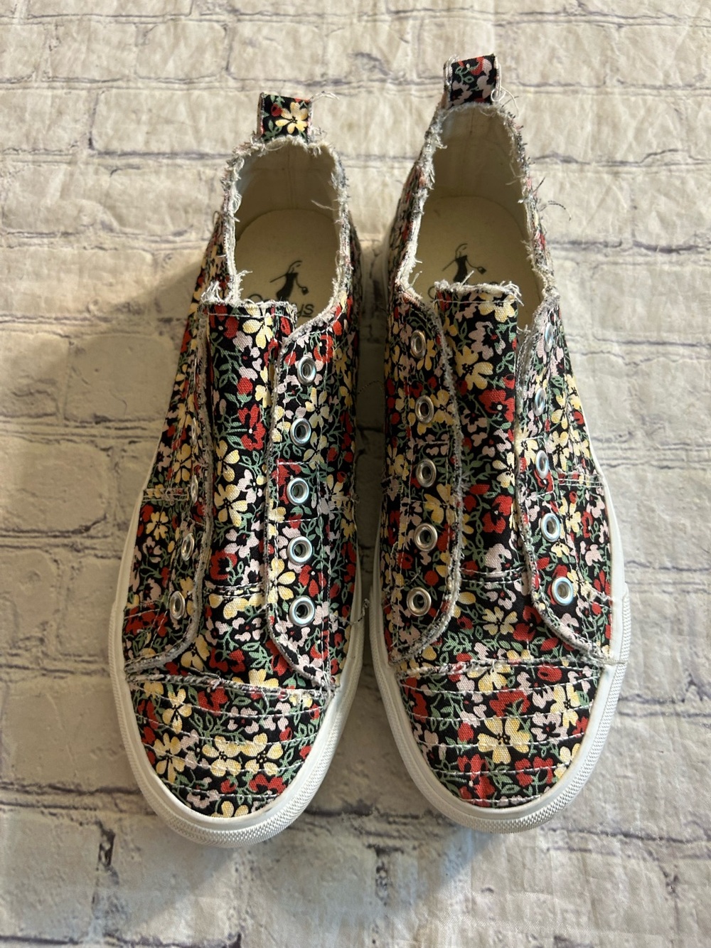 CORKYS BABALU SLIPON MULTI COLOR FLORAL PRINT DISTRESSED CANVAS SNEAKERS SIZE 9